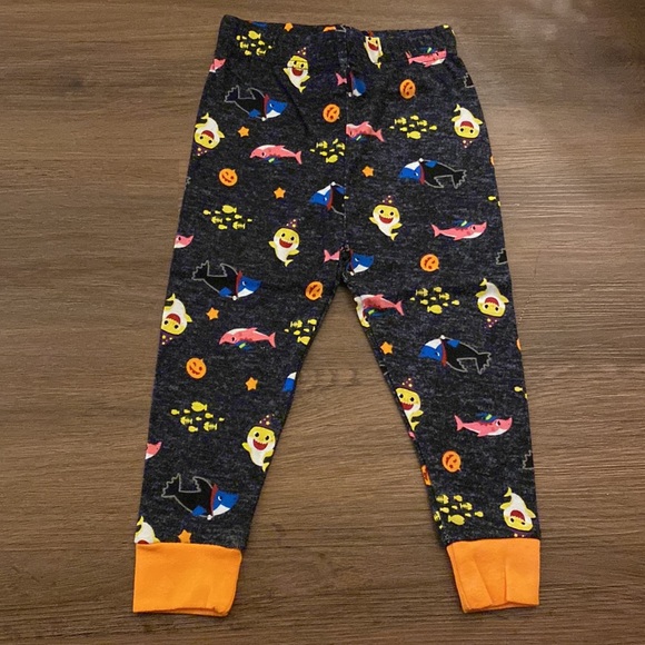 2T Baby Shark Glow in the Dark Halloween Pajama- New! - Picture 3 of 4